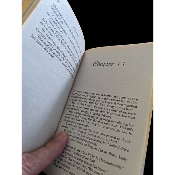 A Scandalous Countess A Novel of the Malloren World Jo Beverly Romance Historica - Picture 4 of 4